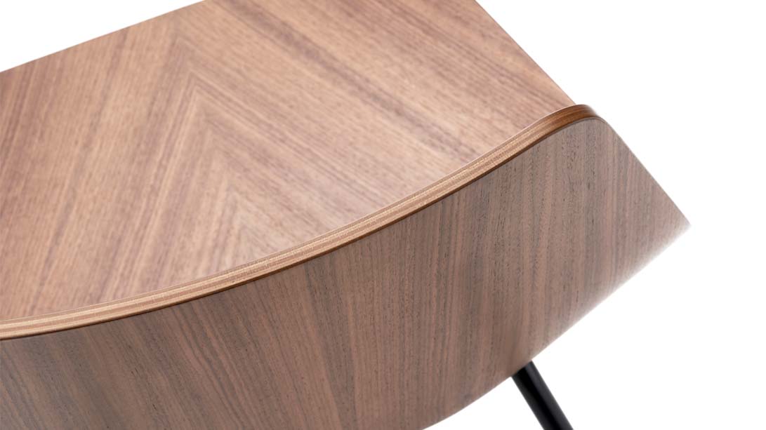 A brief material history of the third dimension and moulded plywood