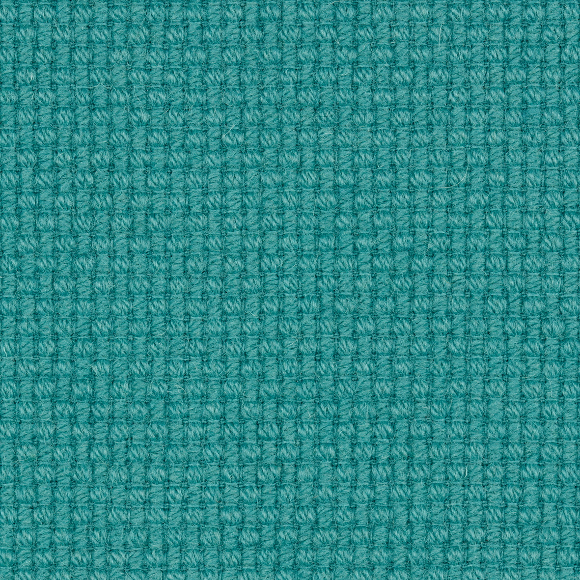 67136