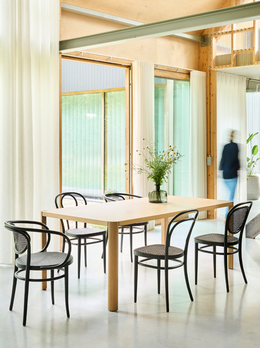 Lassen Sie sich inspirieren: THONET 214 | Ikone der Kaffeehauskultur