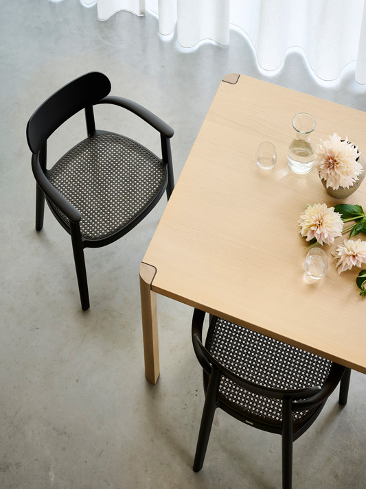 Lassen Sie sich inspirieren: THONET 118 | Holzstuhl 118 M