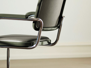 Lassen Sie sich inspirieren: THONET S 1070 | Tisch S 1070 SERIOUS 01 / 02