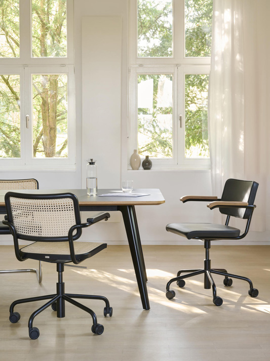 Lassen Sie sich inspirieren: THONET S 32 / S 64 | Drehsessel S 64 SPVDR