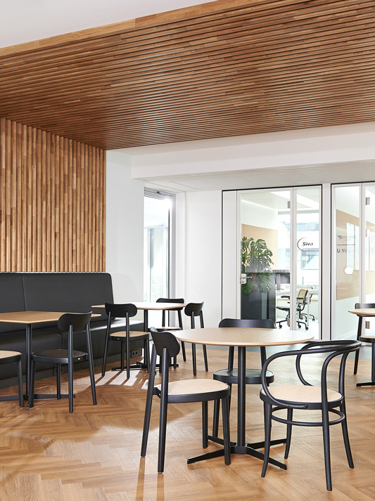 Lassen Sie sich inspirieren: THONET 1818 | Stehtisch 1828