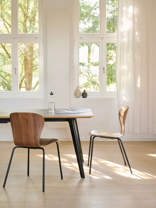 Lassen Sie sich inspirieren: THONET S 220 | Drehsessel S 220 SPFDRW