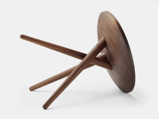 Lassen Sie sich inspirieren: THONET 1025 | Beistelltisch mit drei Beinen